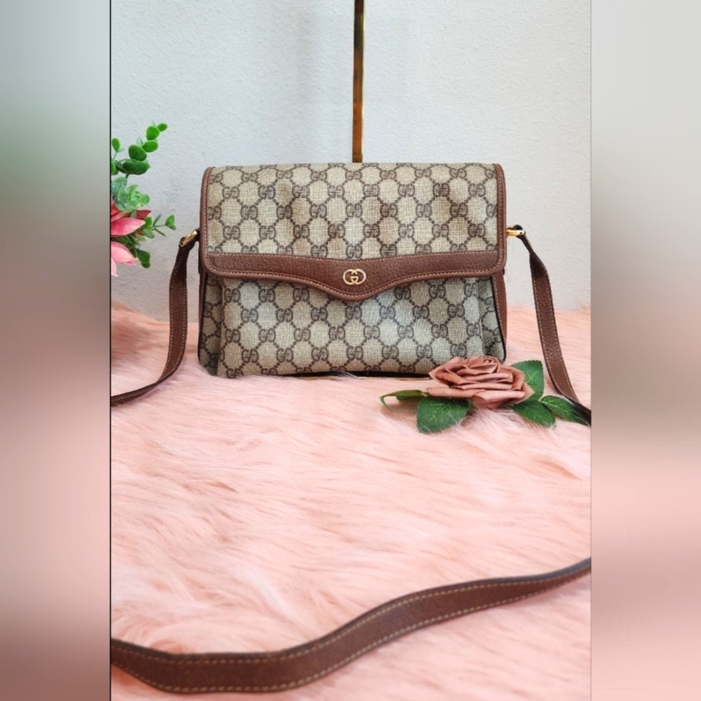 GUCCI GG Supreme Crossbody Bag *EUC*